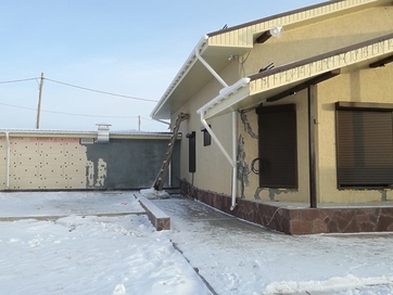 Хомут универсальный для водосточной трубы LUX, пломбир - 71
